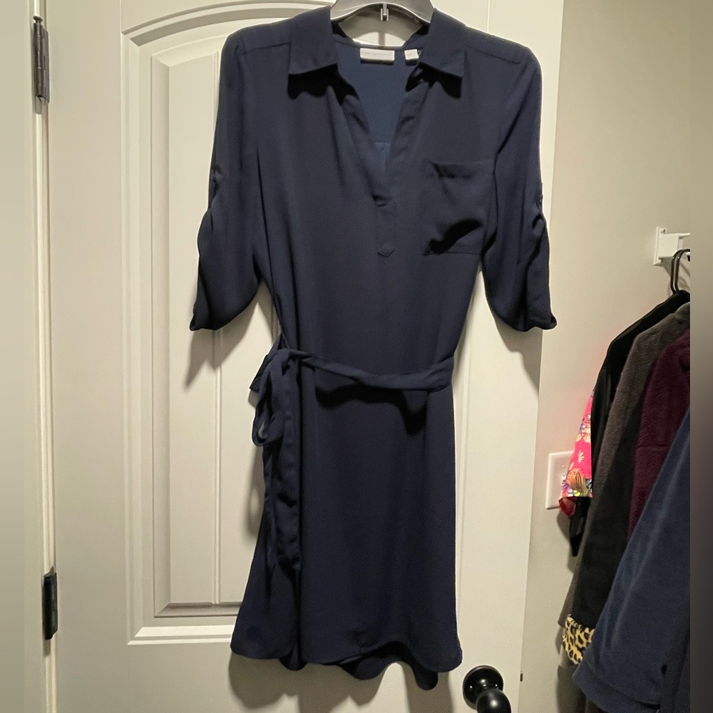 Navy size small collared New York & company belted dress with pockets!